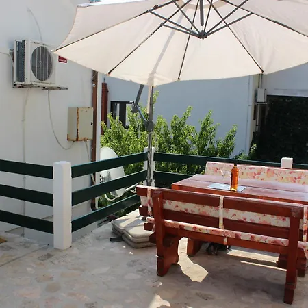 Vidoni - Roza Apartamento Zastražišće